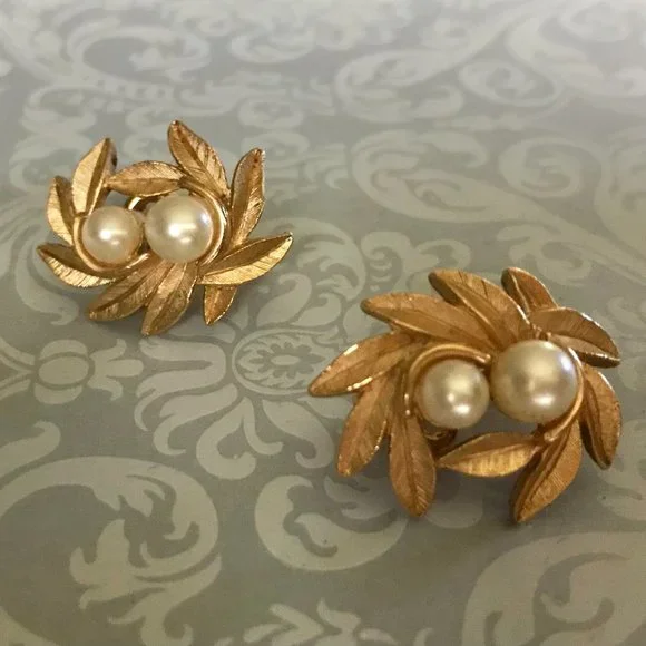 Vintage 1971 Avon Evening Creation Earrings - Picture 1 of 8